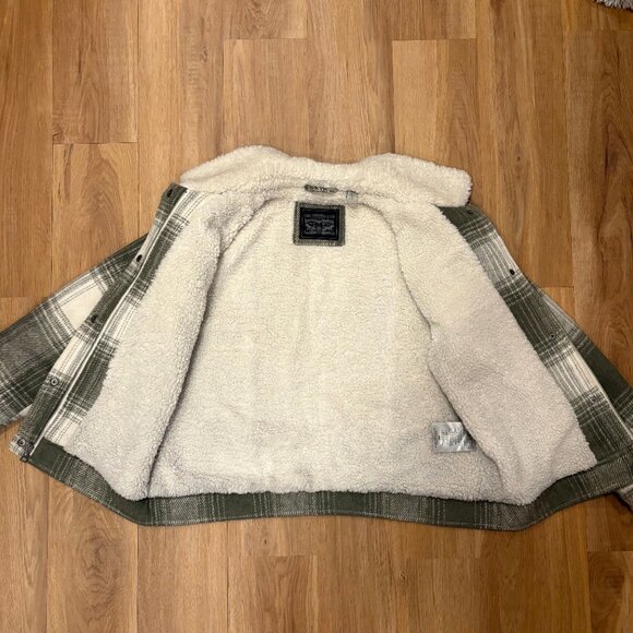 Levi’s Women’s Green Plaid Jacket | Faux Sherpa Lined | Size Medium |Cozy Winter - Picture 2 of 7